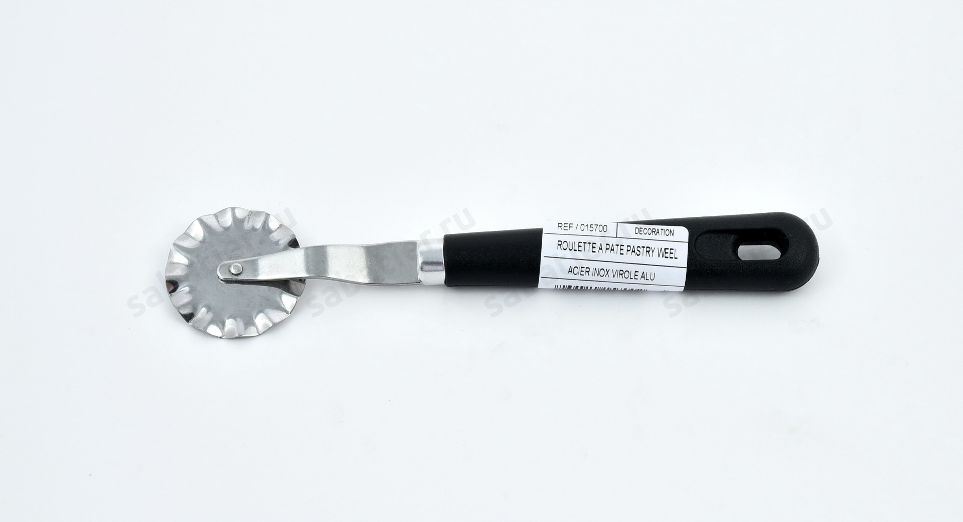 Нож-колесо для резки теста с фигурным краем